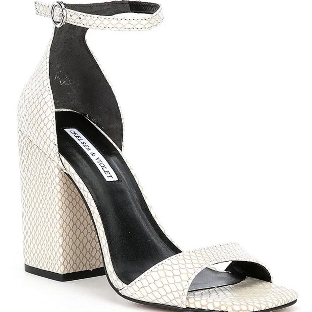 Chelsea & Violet 10 brand new